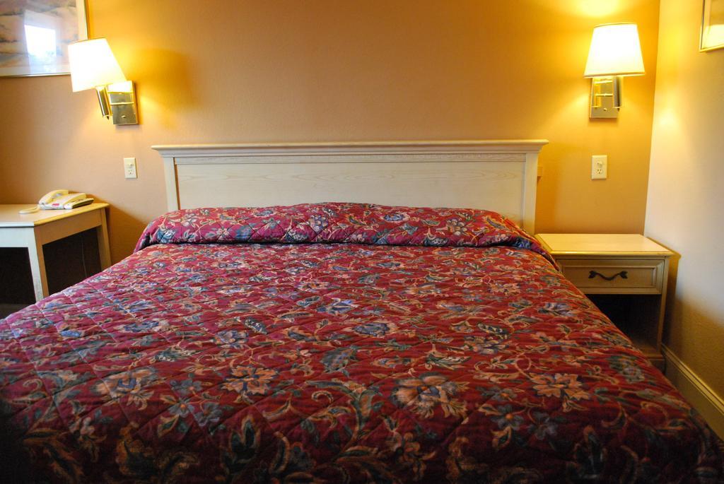 Bama Inn Huntsville Phòng bức ảnh