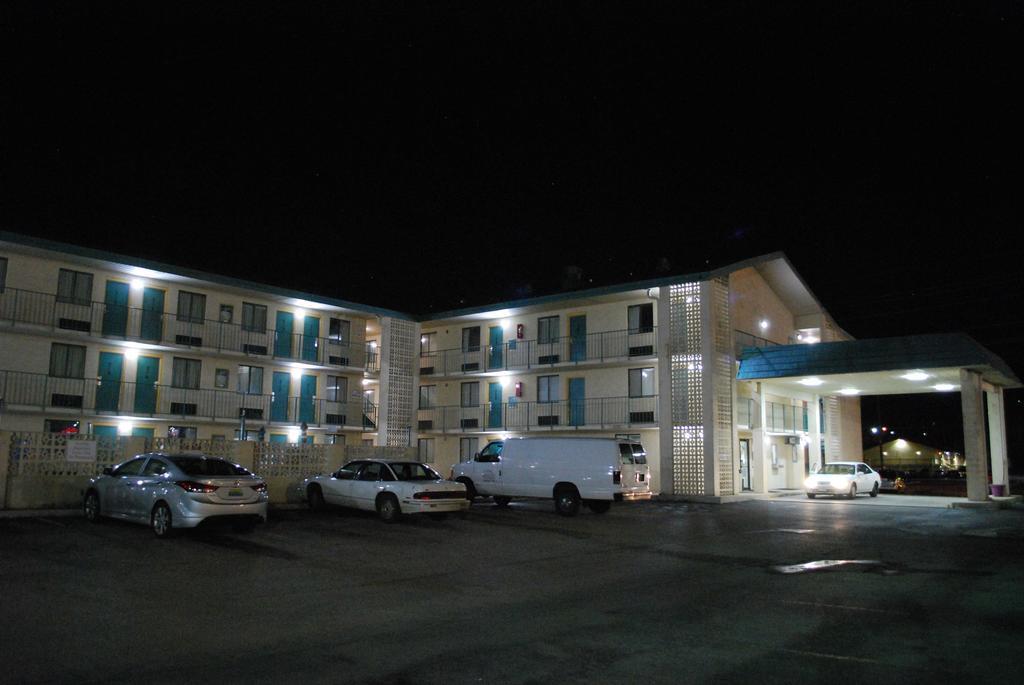 Bama Inn Huntsville Ngoại thất bức ảnh